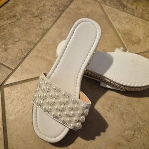 Elegant White Pearl Embellished Women's Slide Sandals